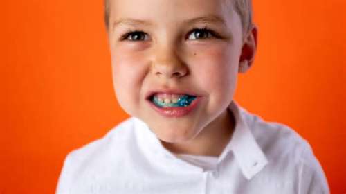 Quando e come lavare i denti ai bambini